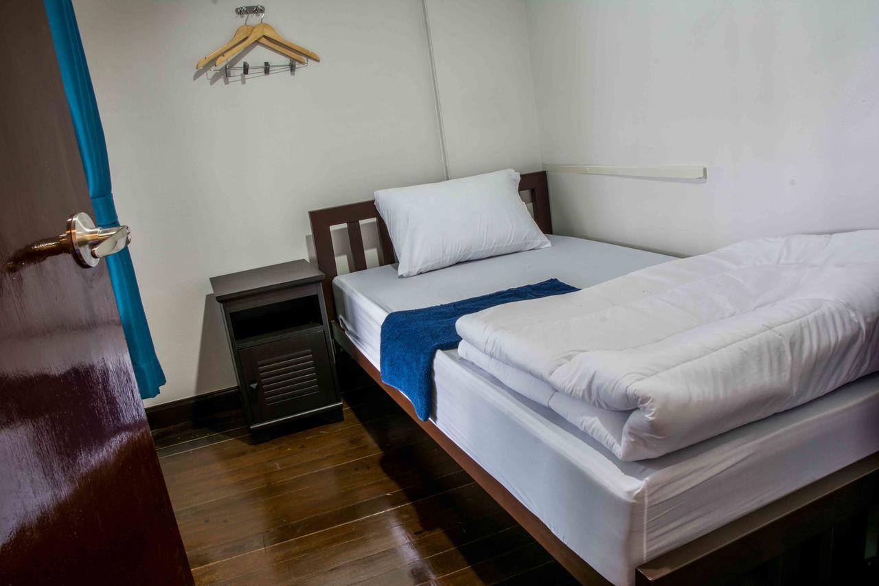 Traveller Hostel Chanthaburi (Adults Only) Экстерьер фото
